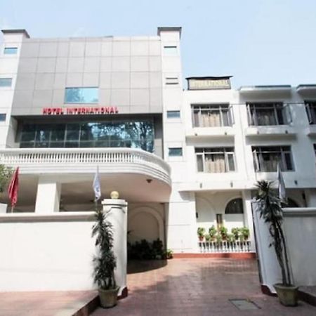 Hotel International Srinagar Екстериор снимка