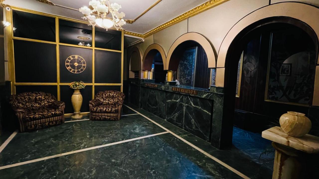 Hotel International Srinagar Екстериор снимка