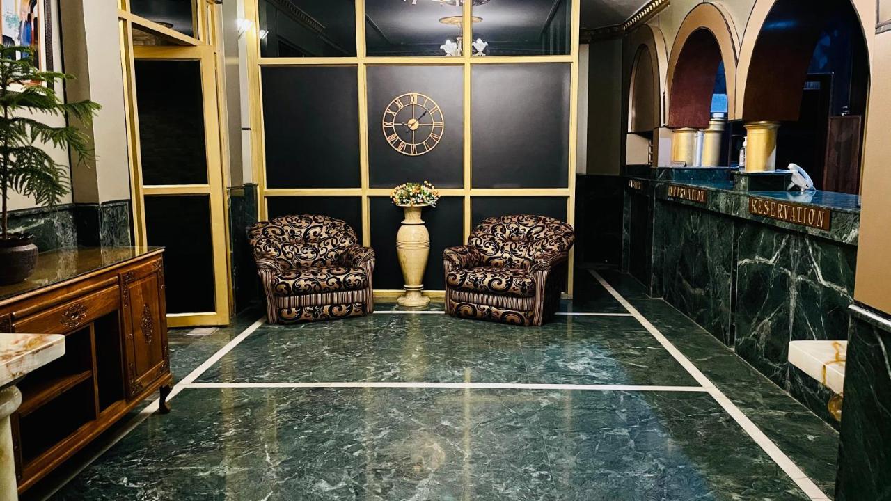 Hotel International Srinagar Екстериор снимка