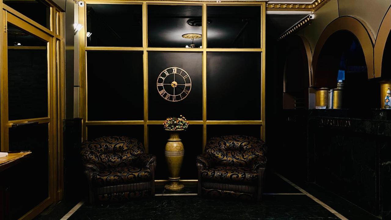Hotel International Srinagar Екстериор снимка