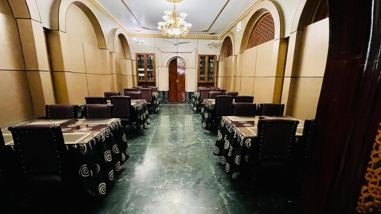 Hotel International Srinagar Екстериор снимка