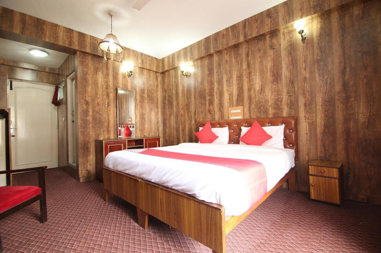 Hotel International Srinagar Екстериор снимка