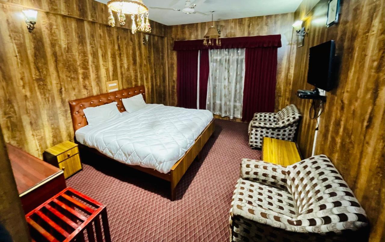 Hotel International Srinagar Екстериор снимка