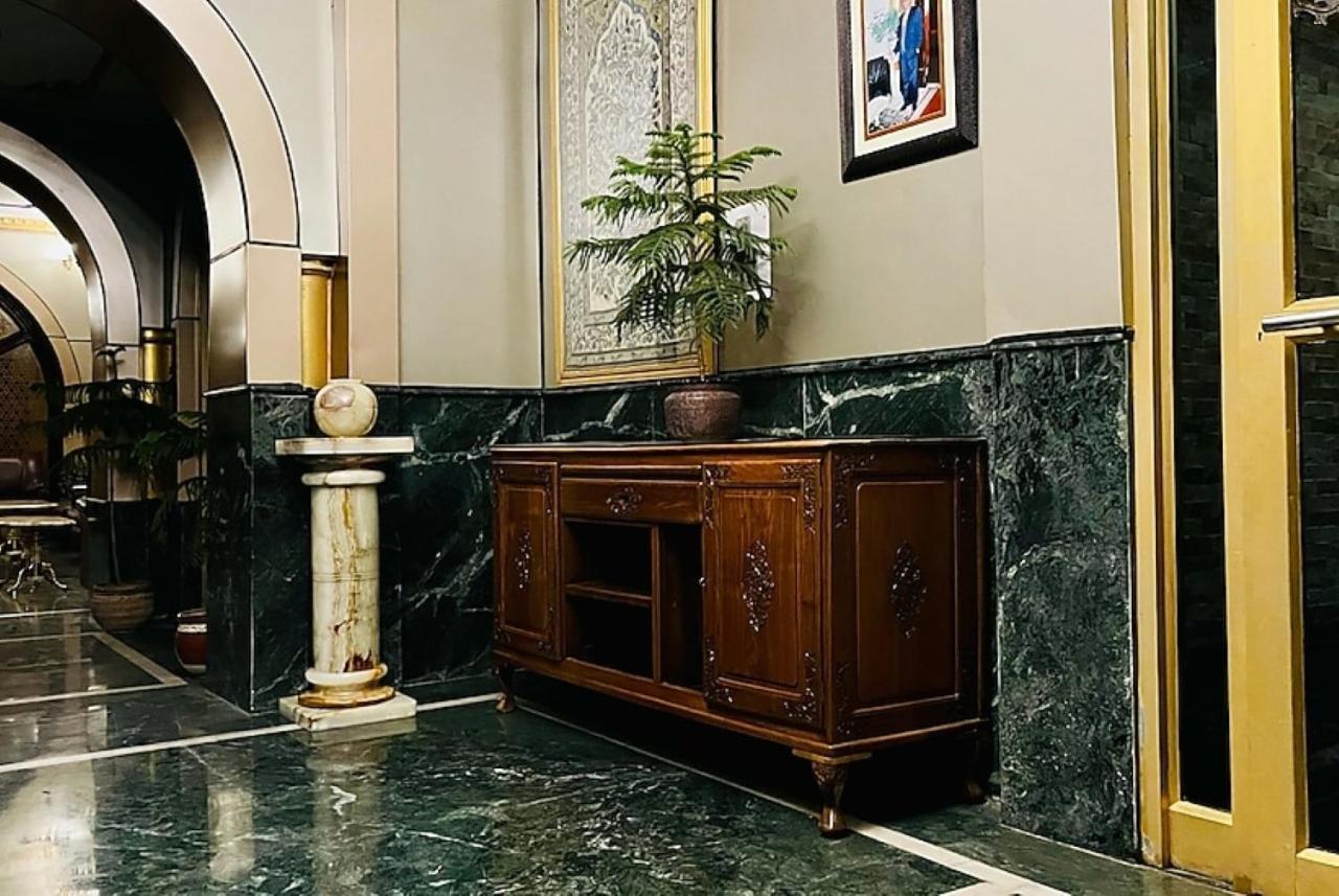 Hotel International Srinagar Екстериор снимка