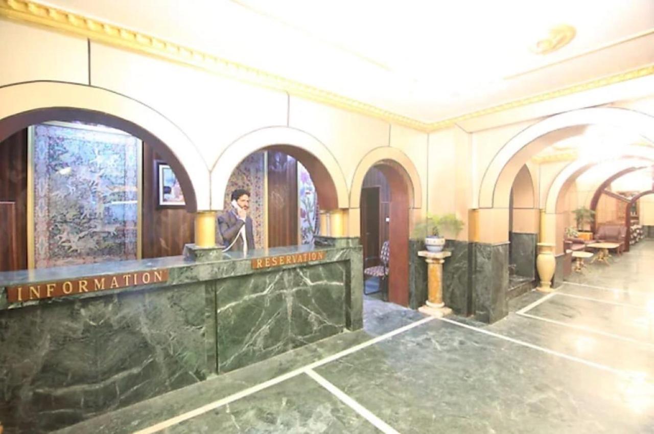 Hotel International Srinagar Екстериор снимка