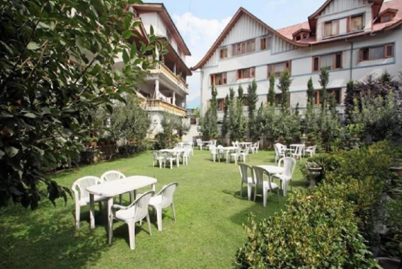 Hotel International Srinagar Екстериор снимка