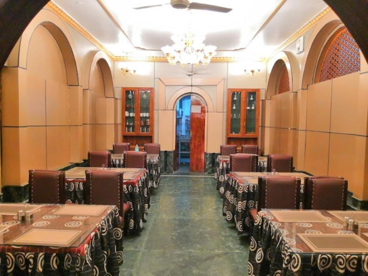 Hotel International Srinagar Екстериор снимка