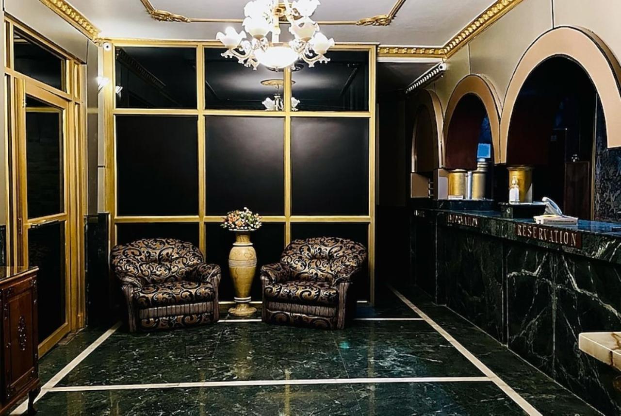 Hotel International Srinagar Екстериор снимка