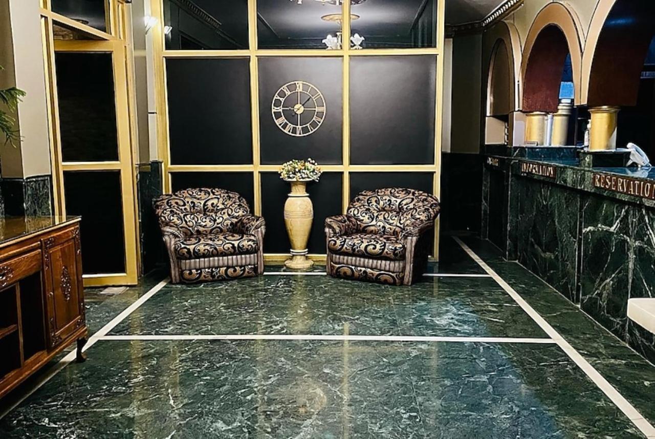 Hotel International Srinagar Екстериор снимка
