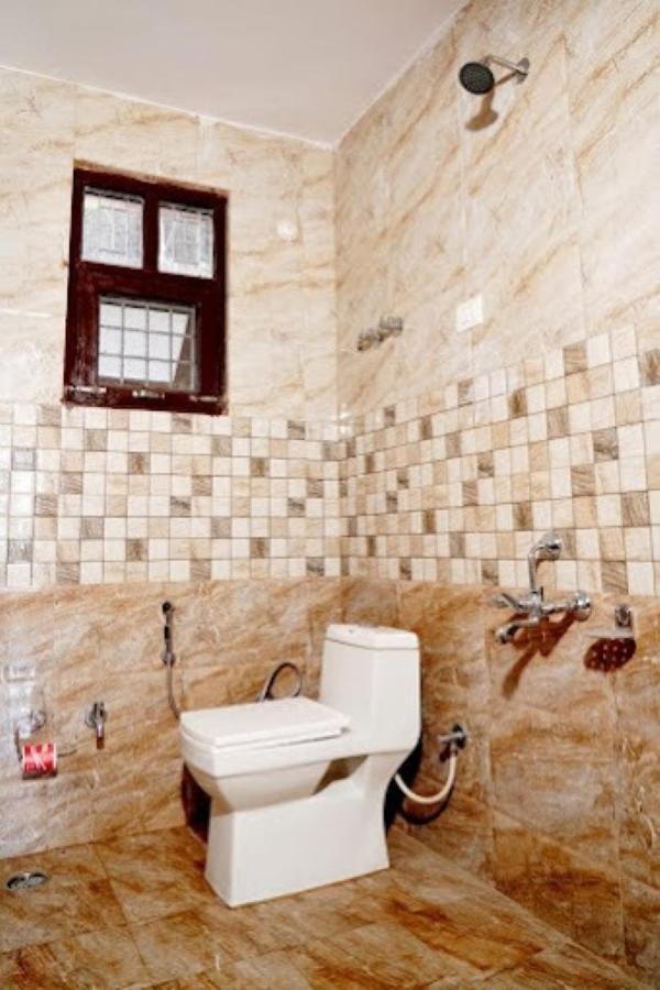 Hotel International Srinagar Екстериор снимка
