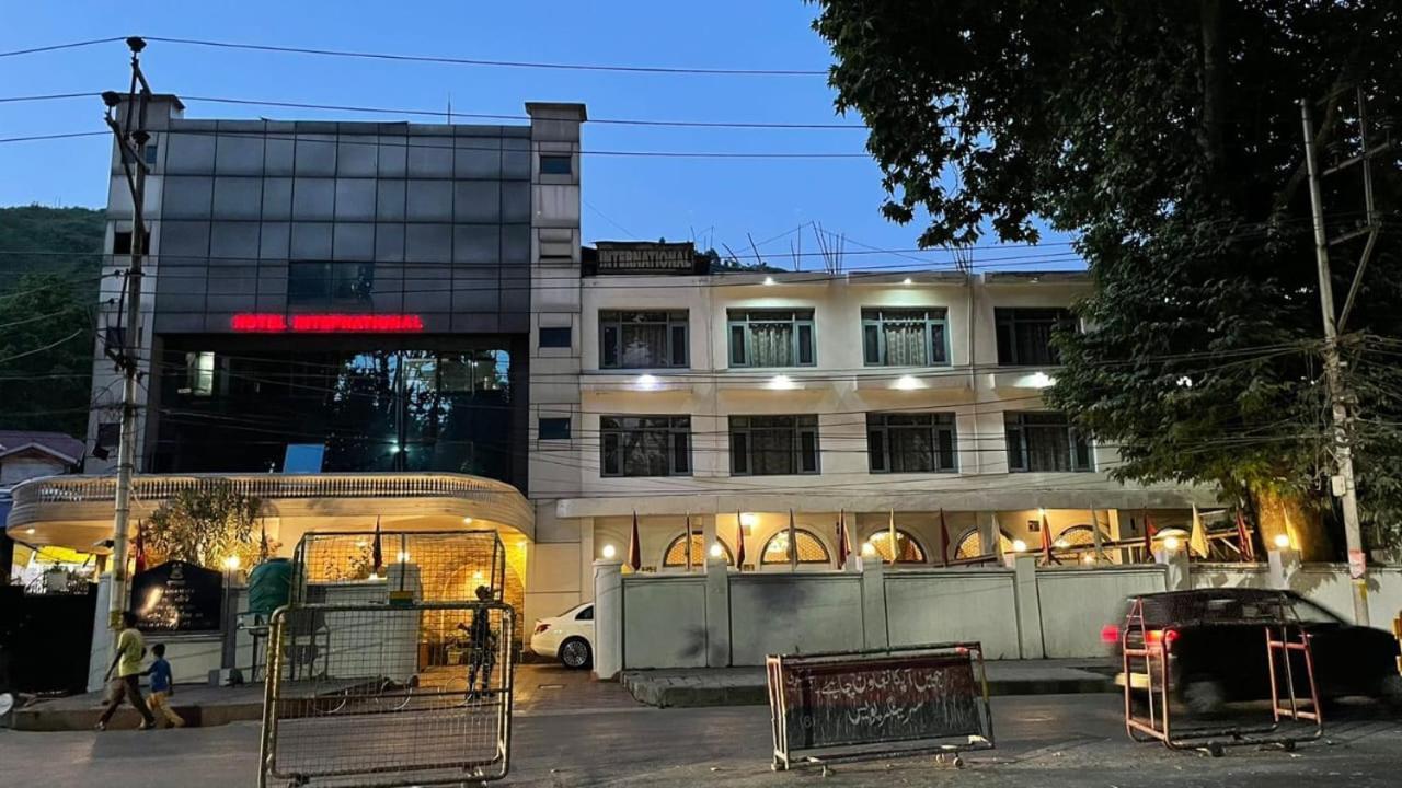 Hotel International Srinagar Екстериор снимка